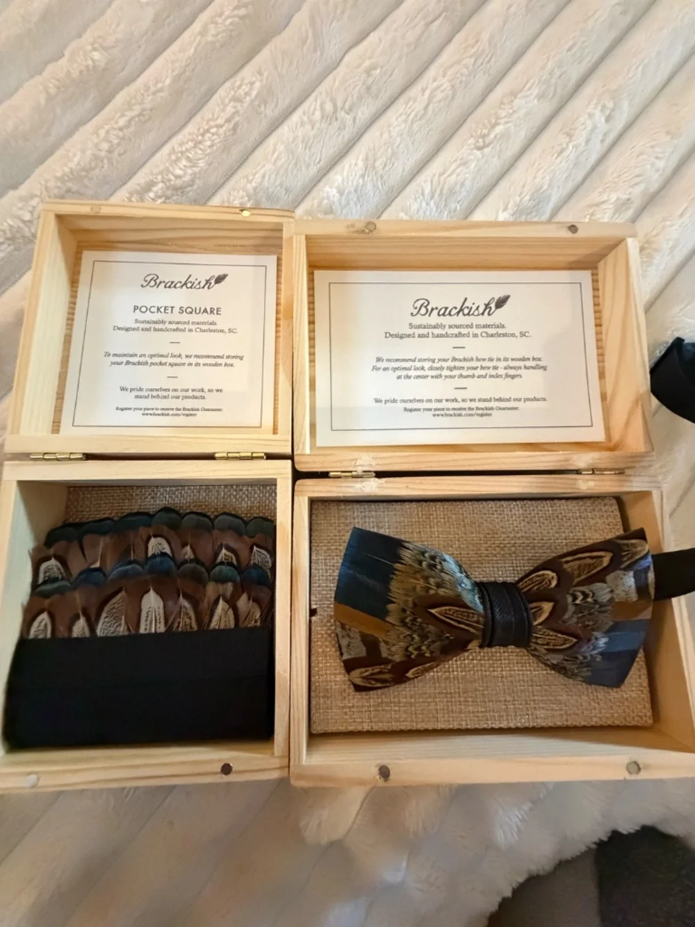 Brackish Feather Bow Tie & Pocket Square Matching Set – Brand New